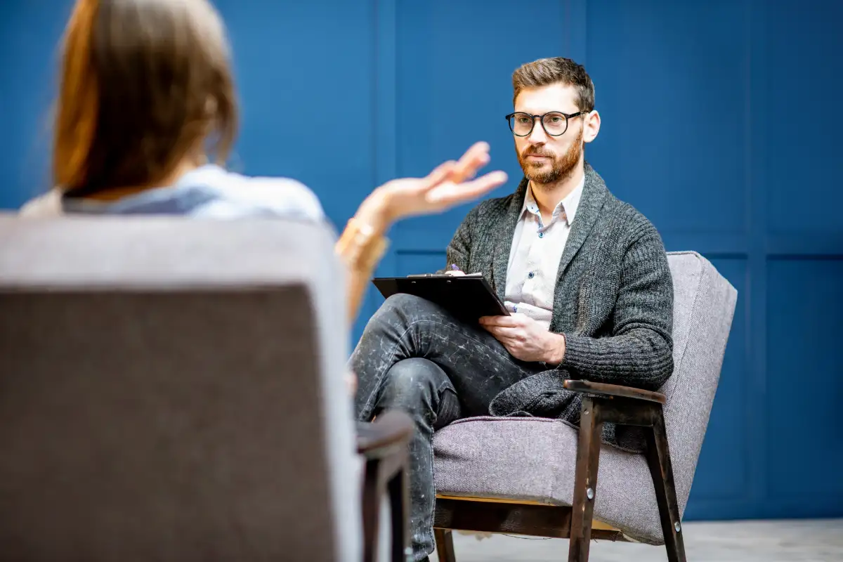 psychologist-listening-to-the-woman-client-in-the-2025-03-14-00-11-34-utc Konusltacja Psychologiczna Poradnia Syntonia